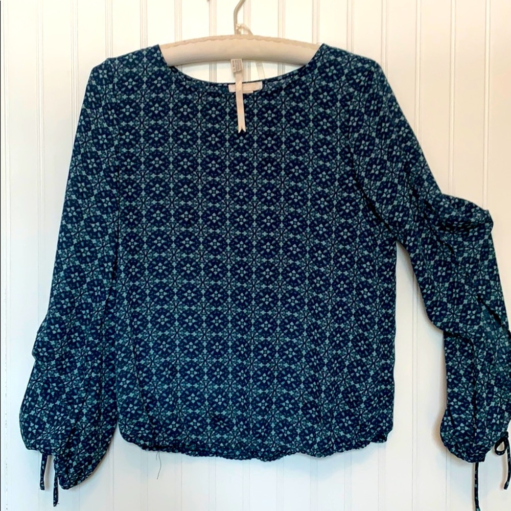 Cute open sleeve blouse 3 for $25